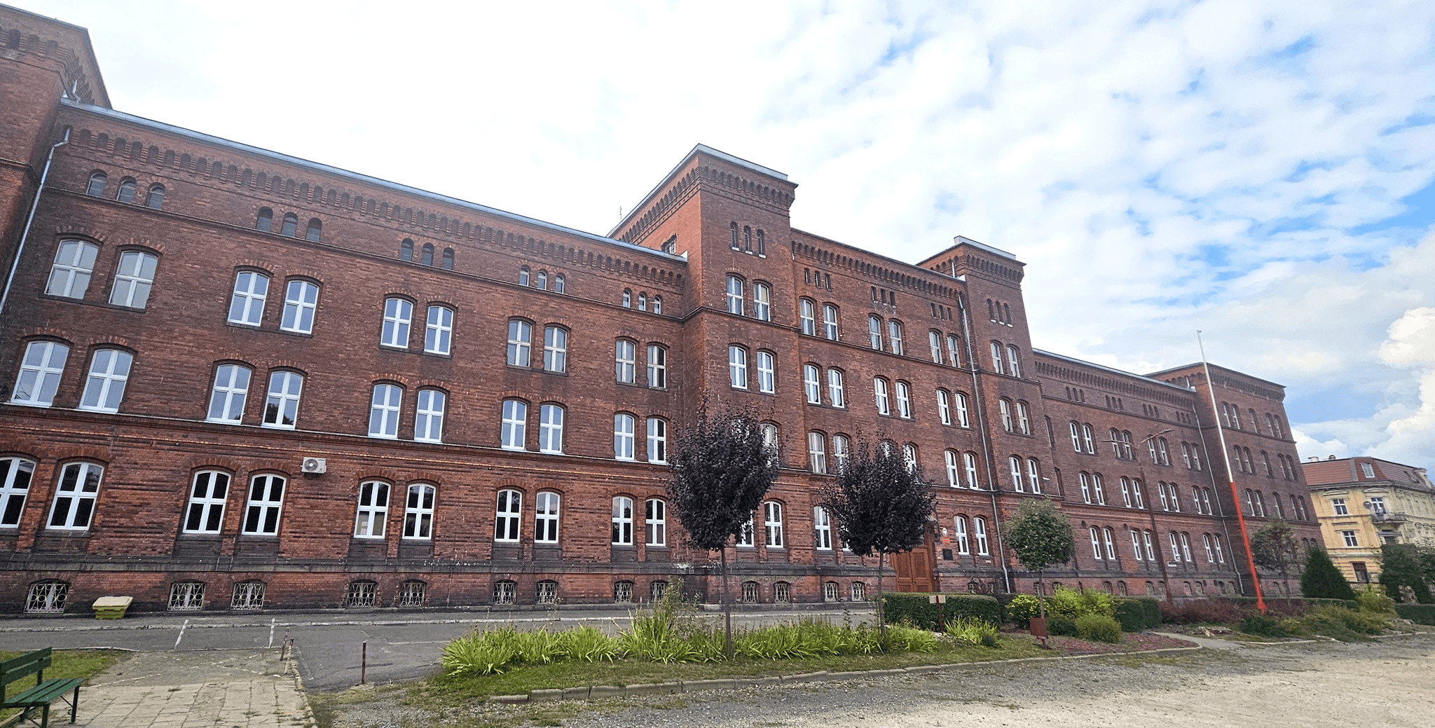 footerBackgroundImage